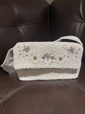 Elegant White Beaded Shoulder Bag with Crystal Accents